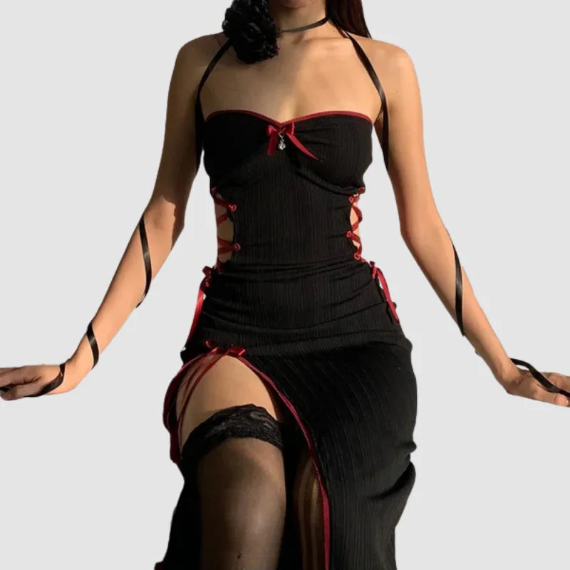 Robe gothique noire avec un noeud
