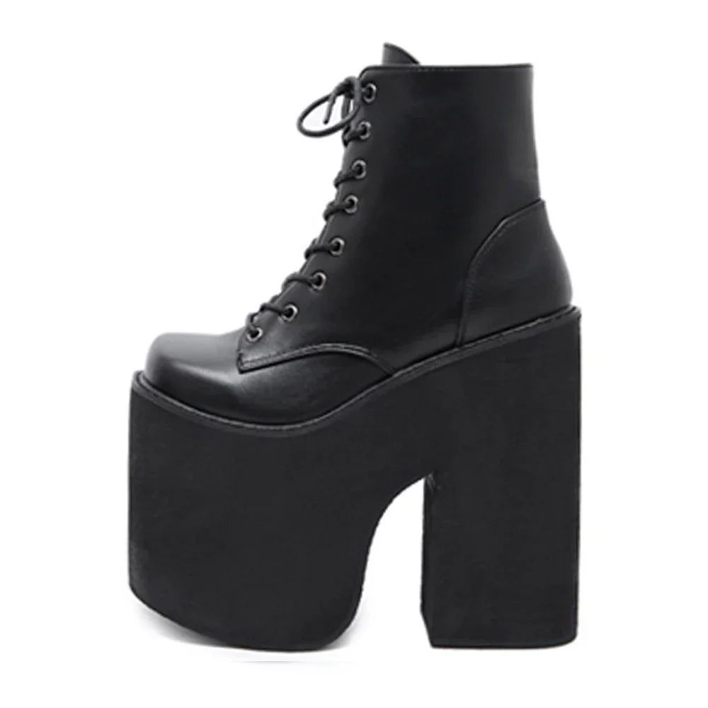 Hohe, kurze Gothic-Stiefel