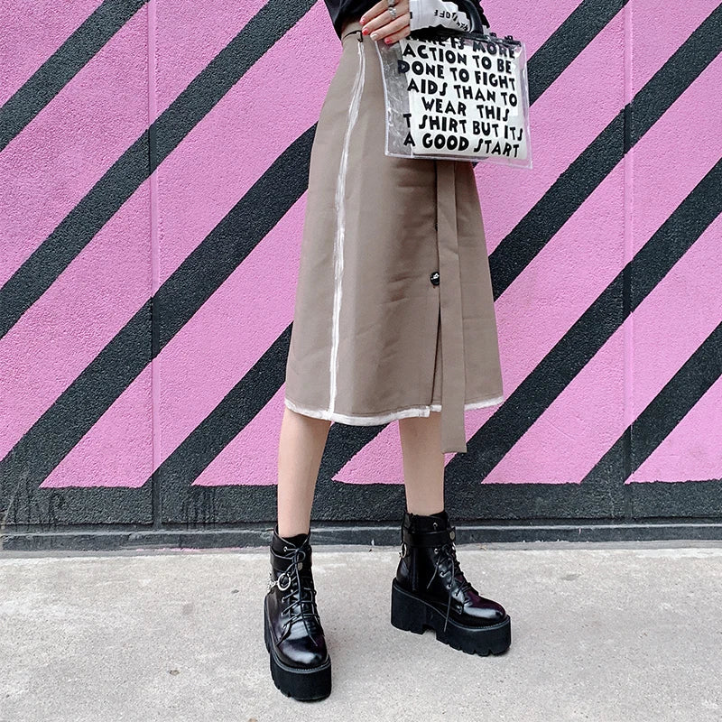 GOTHIC-SCHUHE AUS ÖKO-LEDER IN SCHWARZ MIT KETTE