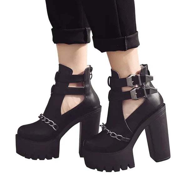 Chaussures gothiques à talons et bout rond pour femme