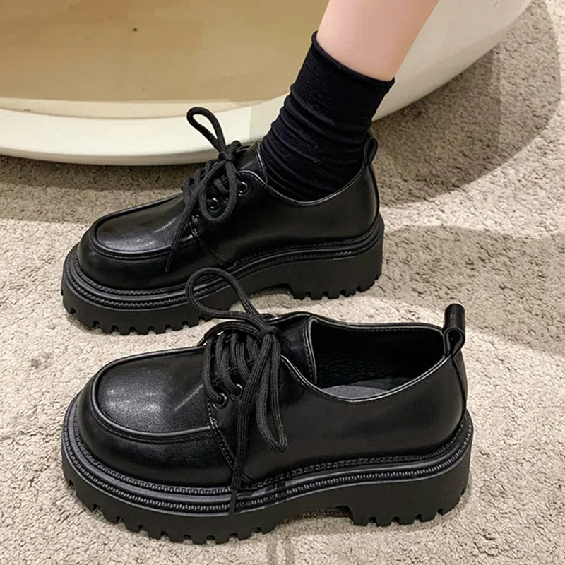 Chaussures gothiques printanières sur plateforme Punky - noir mat