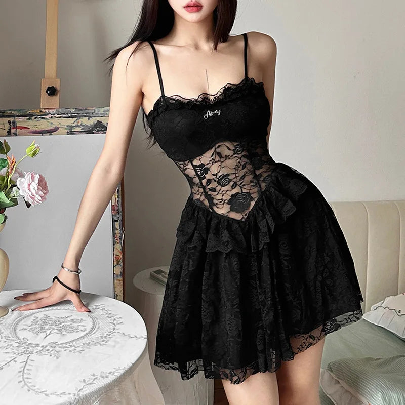 Dunkles Gothic-Spitzenkleid