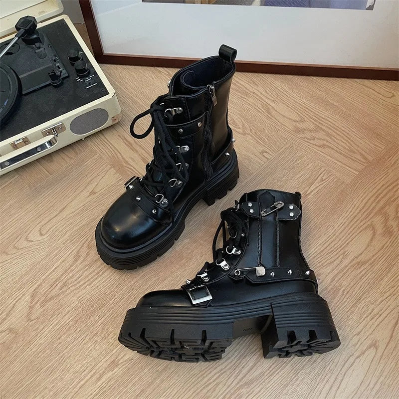 Gothic-Schuhe mit Schnallen