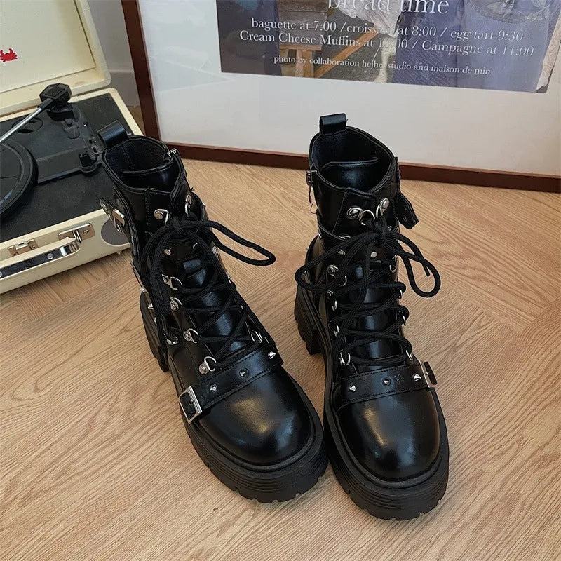 Gothic-Schuhe mit Schnallen