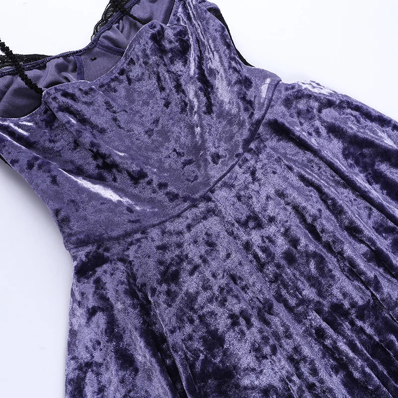 Gothic-Kleid aus dunklem Samt