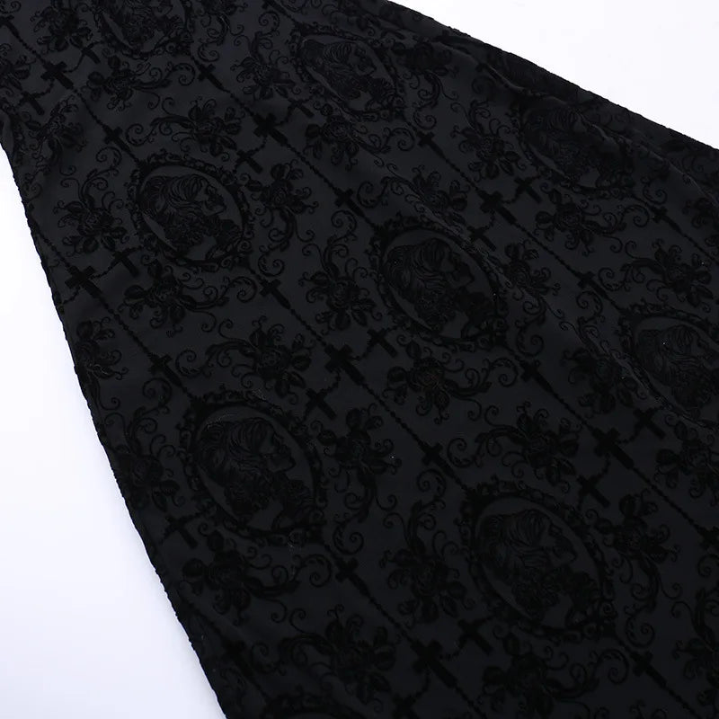 Langes schwarzes Emo-Kleid