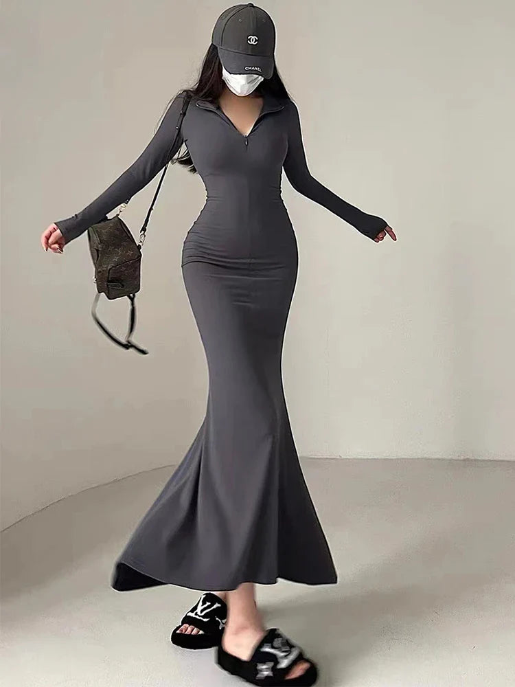 Enges Gothic-Kleid mit langen Ärmeln