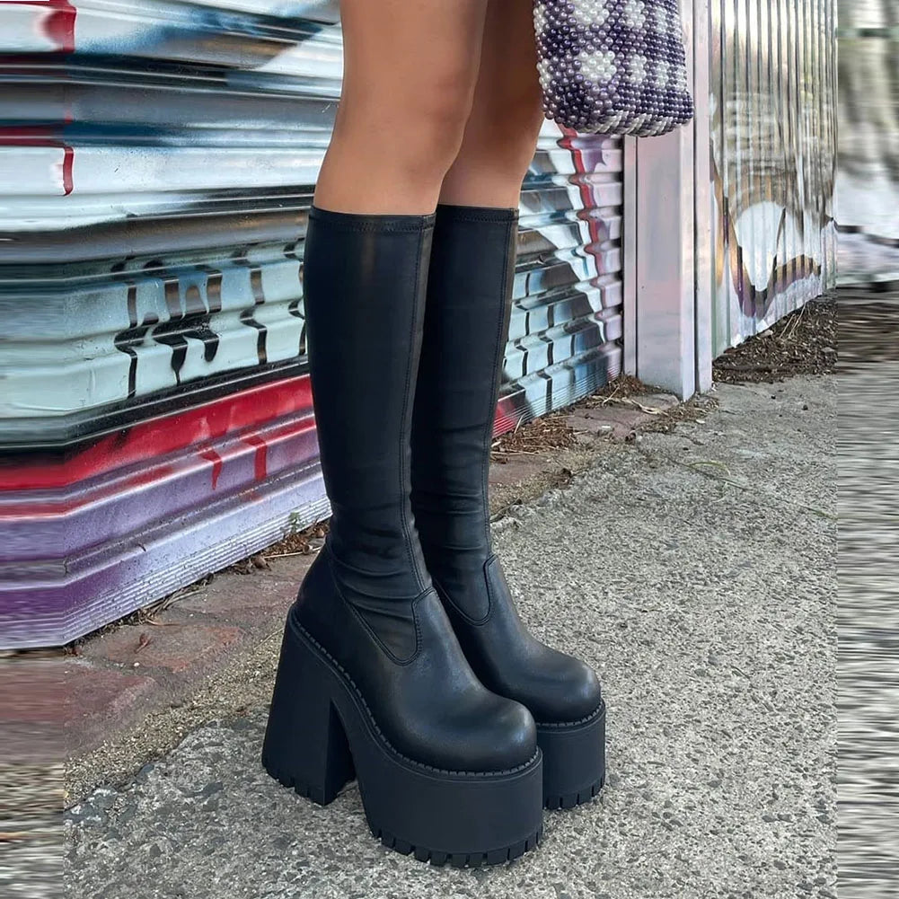 Chaussures compensées hautes gothiques