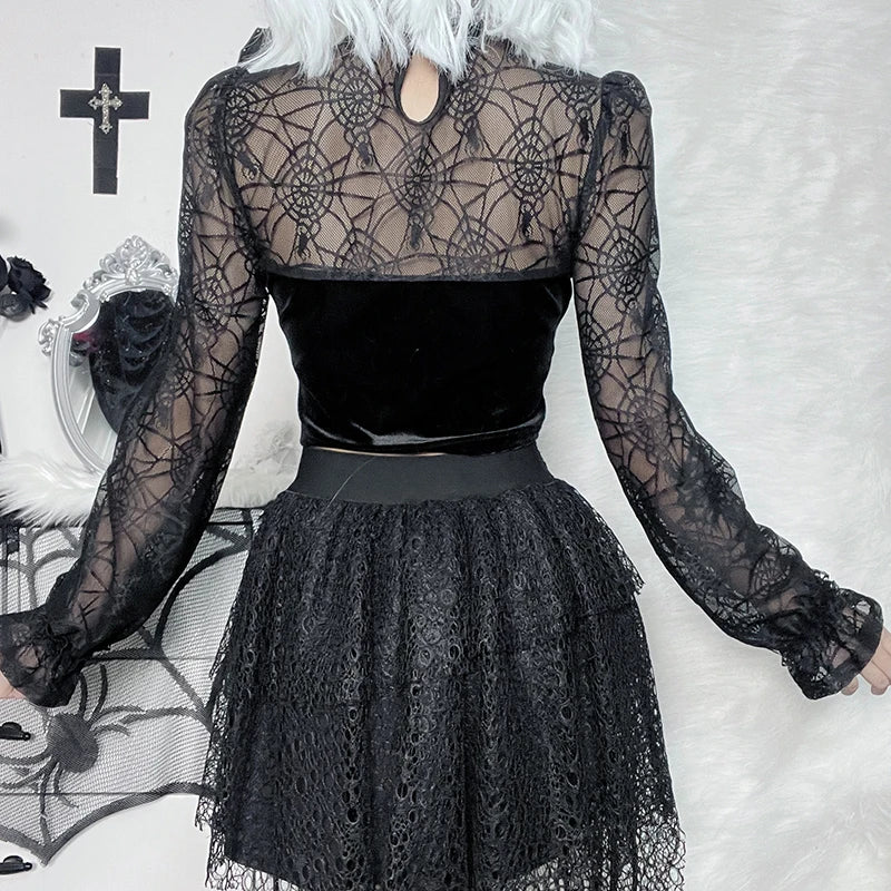 GOTHIC CROP TOP MIT LANGEN ÄRMELN