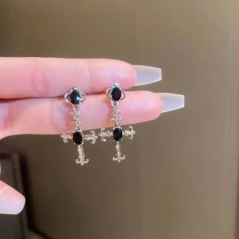 Boucles d'oreilles avec motif croix gothique