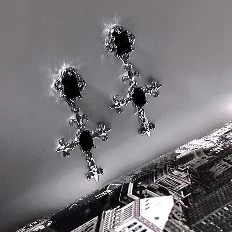 Boucles d'oreilles avec motif croix gothique