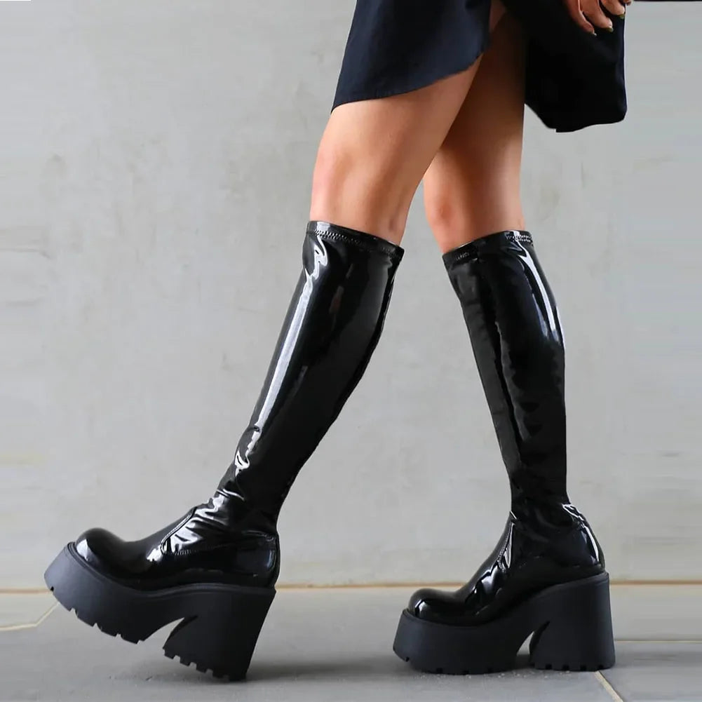 Gothic-Schuhe mit hohem Keilabsatz - glänzend