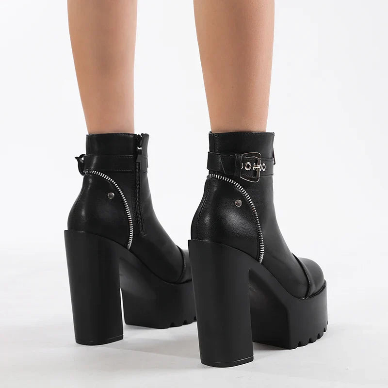 Chaussures gothiques à talons hauts avec boucle en métal