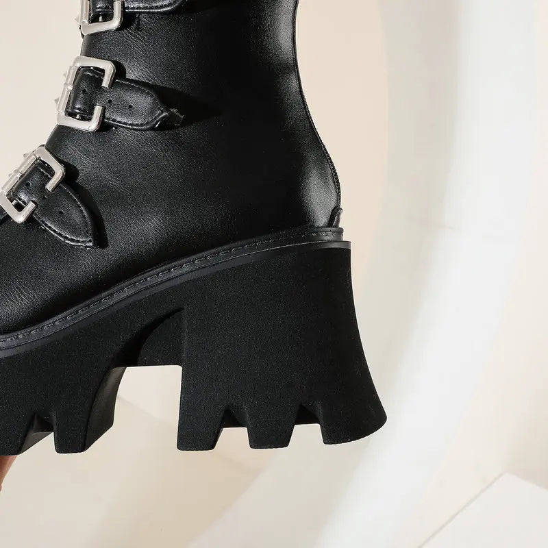 CHAUSSURES GOTHIQUES NOIRES À SEMELLE ÉPAISSE