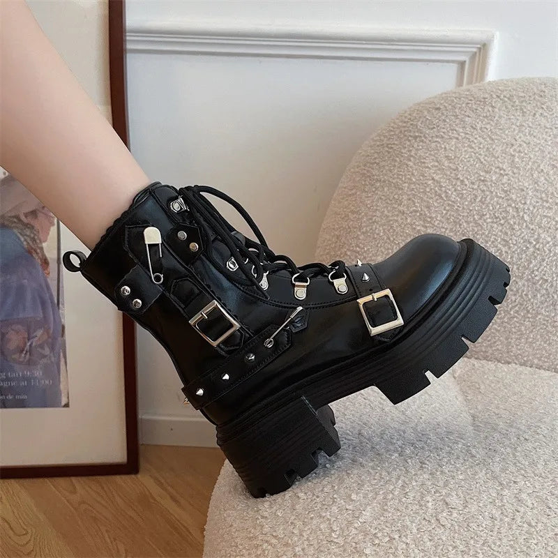 Gothic-Schuhe mit Schnallen
