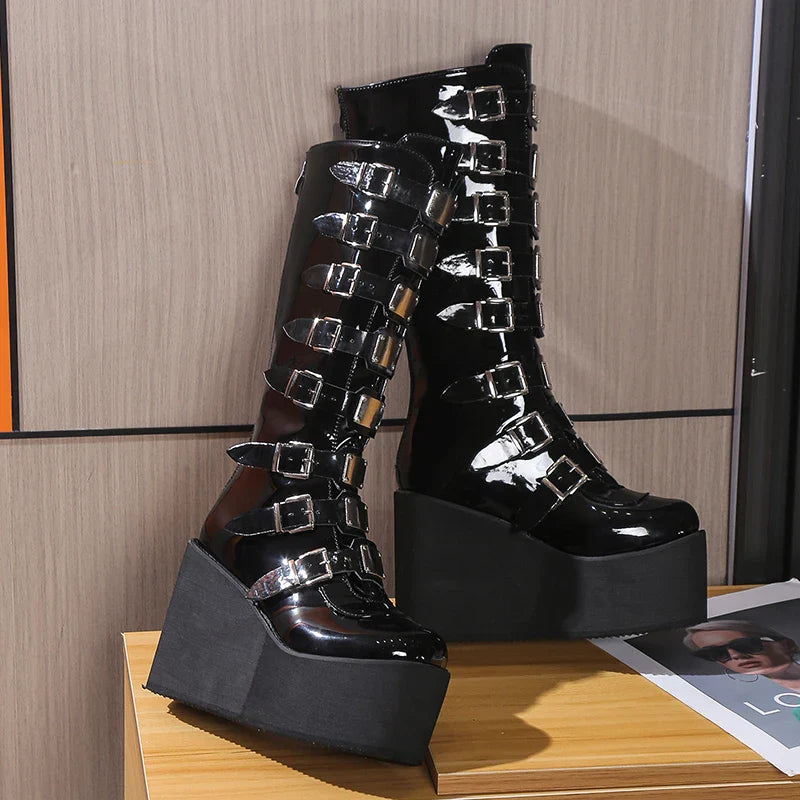 Chaussures compensées hautes gothiques - brillantes