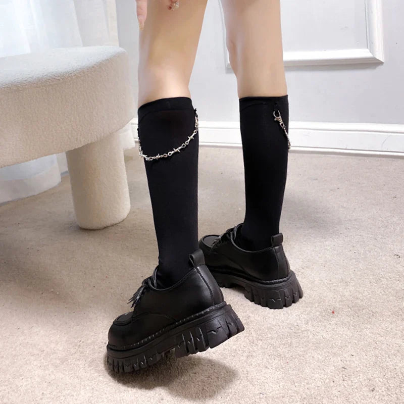 CHAUSSURES GOTHIQUES SUR UNE PLATEFORME ÉPAISSE