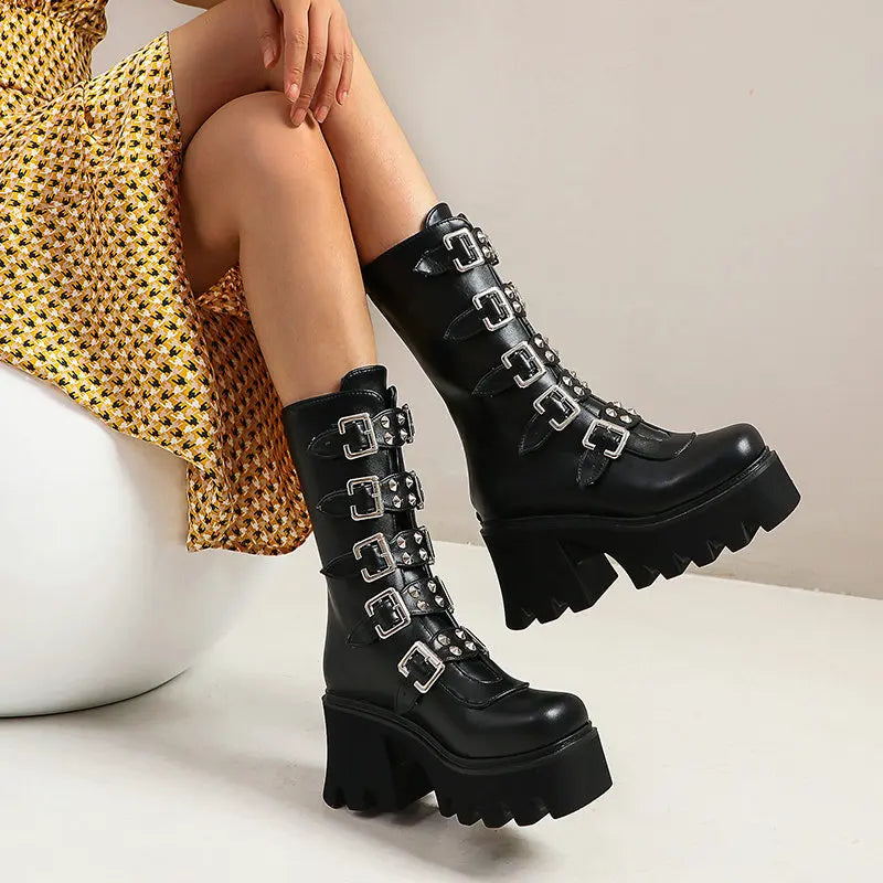 CHAUSSURES GOTHIQUES NOIRES À SEMELLE ÉPAISSE