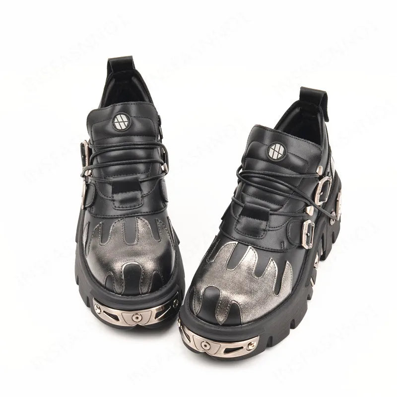 Gothic-Schuhe mit Flammenmotiv