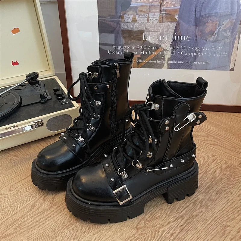 Gothic-Schuhe mit Schnallen