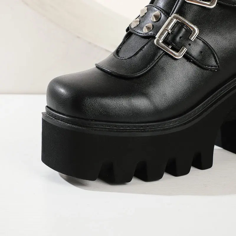 CHAUSSURES GOTHIQUES NOIRES À SEMELLE ÉPAISSE