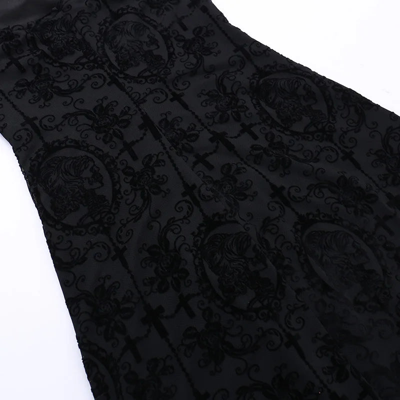 Langes schwarzes Emo-Kleid