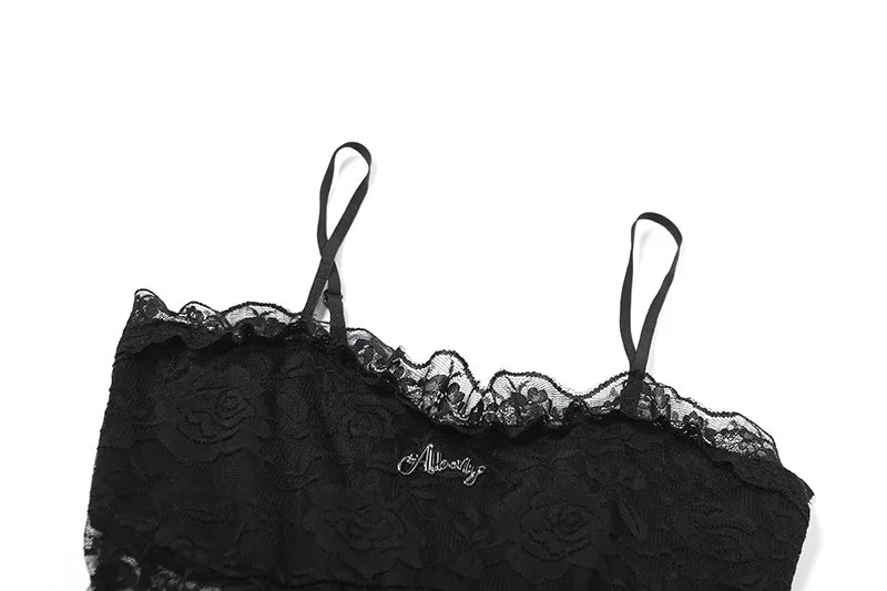 Dunkles Gothic-Spitzenkleid