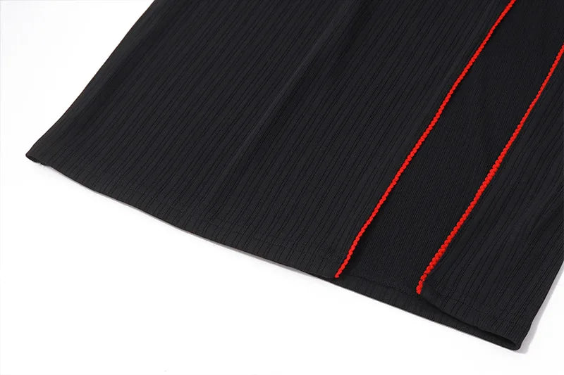 Robe gothique noire avec un noeud