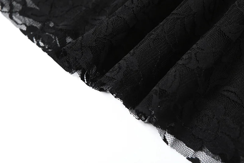 Dunkles Gothic-Spitzenkleid