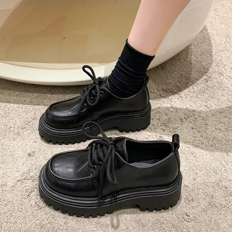 Chaussures gothiques printanières sur plateforme Punky - noir mat