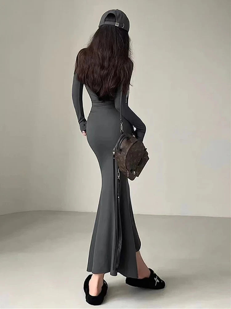 Enges Gothic-Kleid mit langen Ärmeln