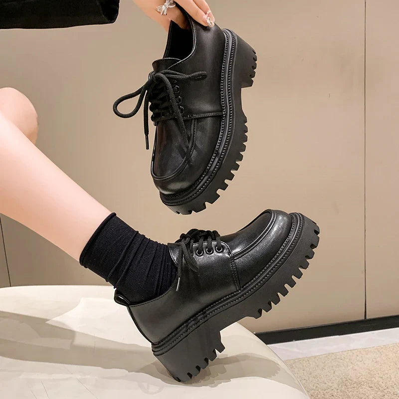 Chaussures gothiques printanières sur plateforme Punky - noir mat
