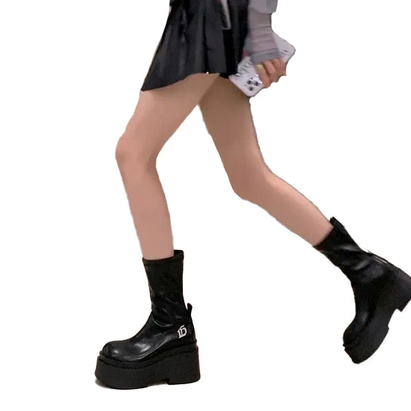 Bottes gothiques au dessus de la cheville