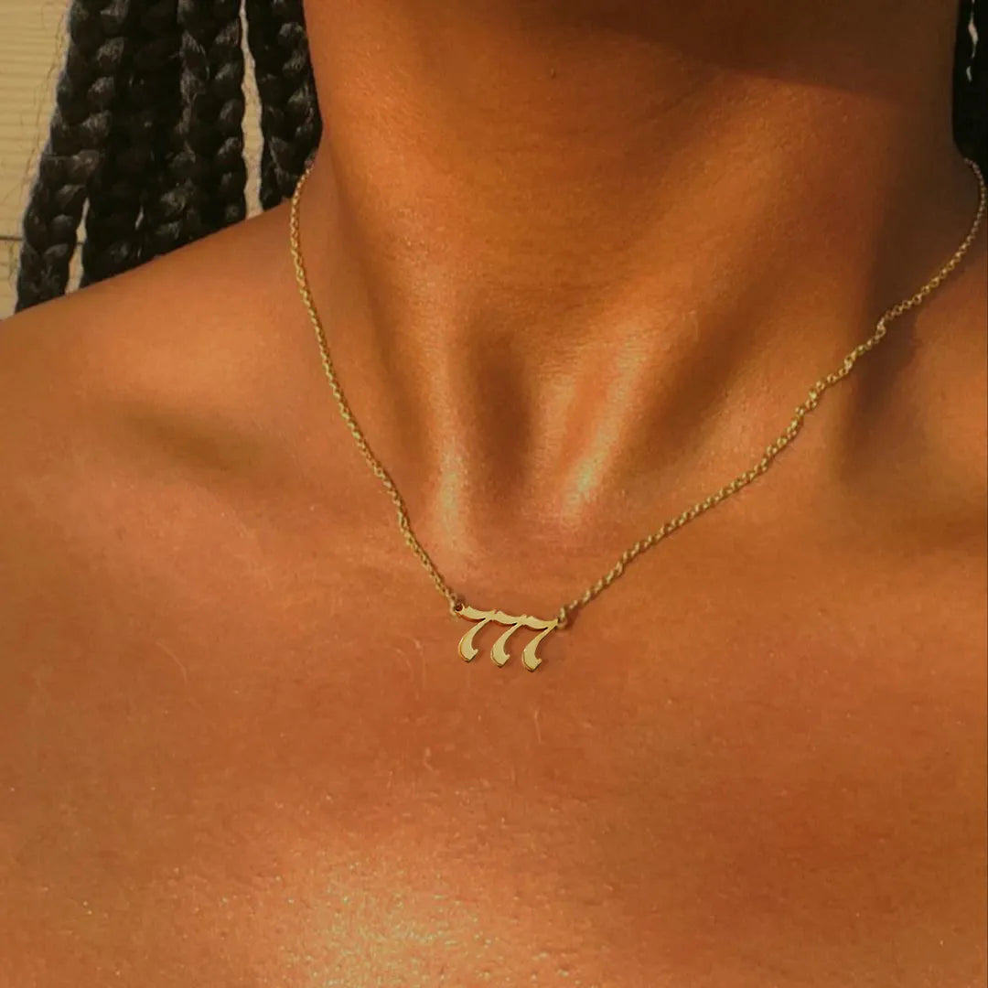 Collier en acier inoxydable avec le numéro 777