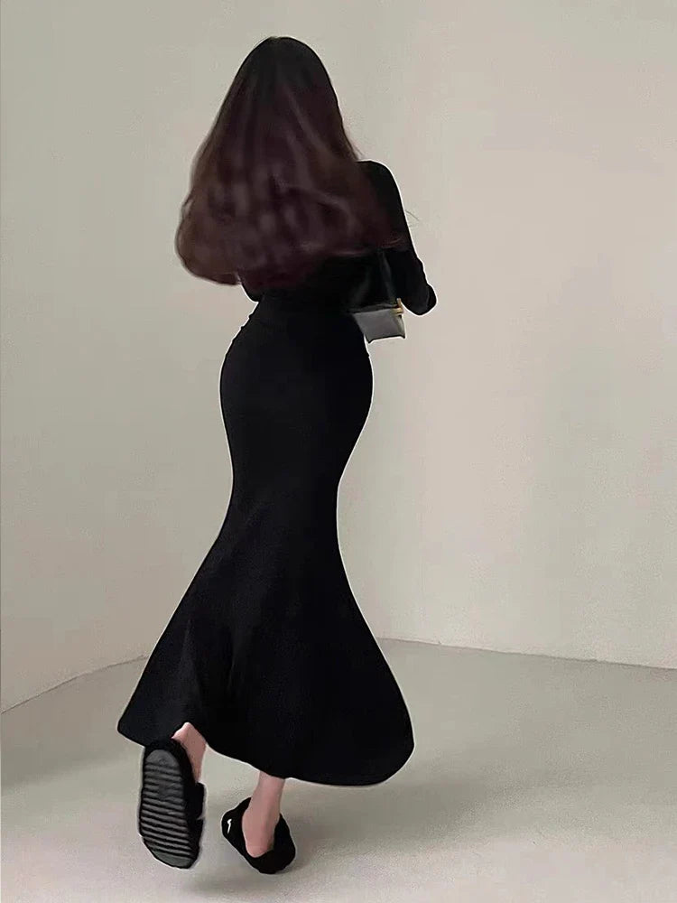 Enges Gothic-Kleid mit langen Ärmeln