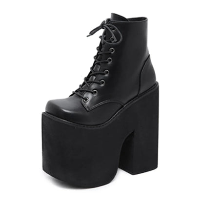 Hohe, kurze Gothic-Stiefel