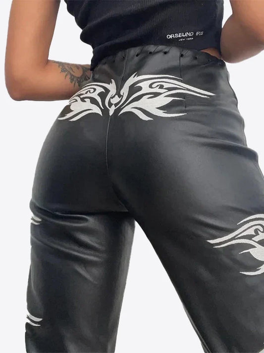 PANTALON GOTHIQUE EN CUIR ÉCOLOGIQUE DANS UN STYLE URBAIN