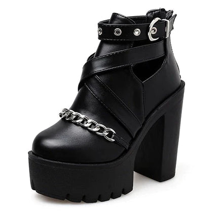 GOTISCHE SCHUHE MIT ABSATZ
