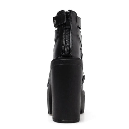 GOTISCHE SCHUHE MIT ABSATZ