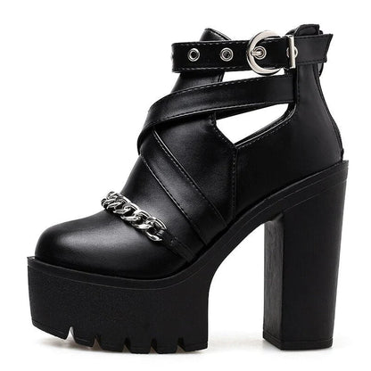GOTISCHE SCHUHE MIT ABSATZ