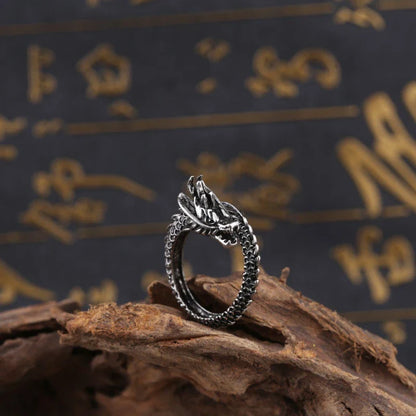 Gotischer Ring mit Drachenmotiv