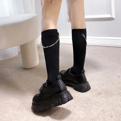 CHAUSSURES GOTHIQUES SUR UNE PLATEFORME ÉPAISSE