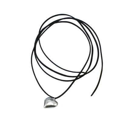 Collier gothique avec motif cœur en acier inoxydable