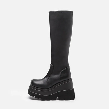 Schwarze Winterstiefel mit hoher Plateausohle und Reißverschluss – glänzend