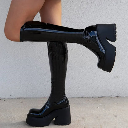 Gothic-Schuhe mit hohem Keilabsatz - glänzend