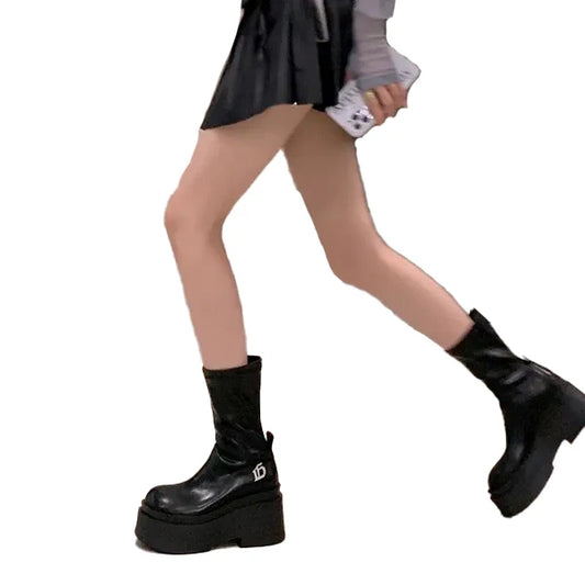 Gothic-Stiefel oberhalb des Knöchels