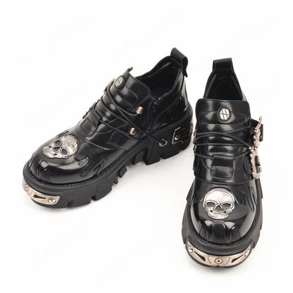 Chaussures gothiques avec motif tête de mort