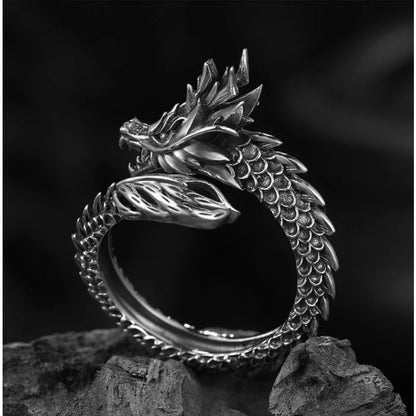 Gotischer Ring mit Drachenmotiv